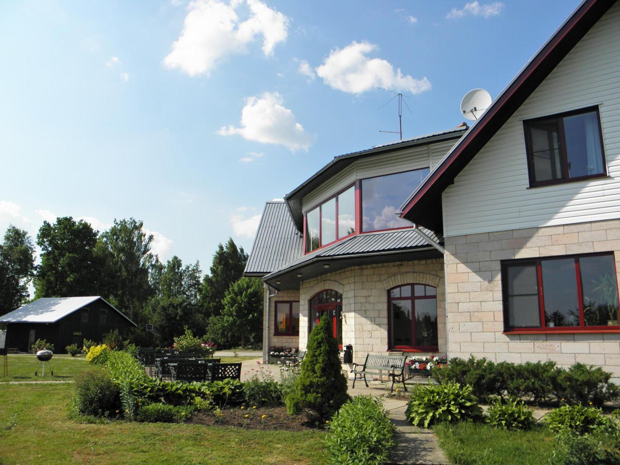 Radi Hotel Broceni Exterior photo